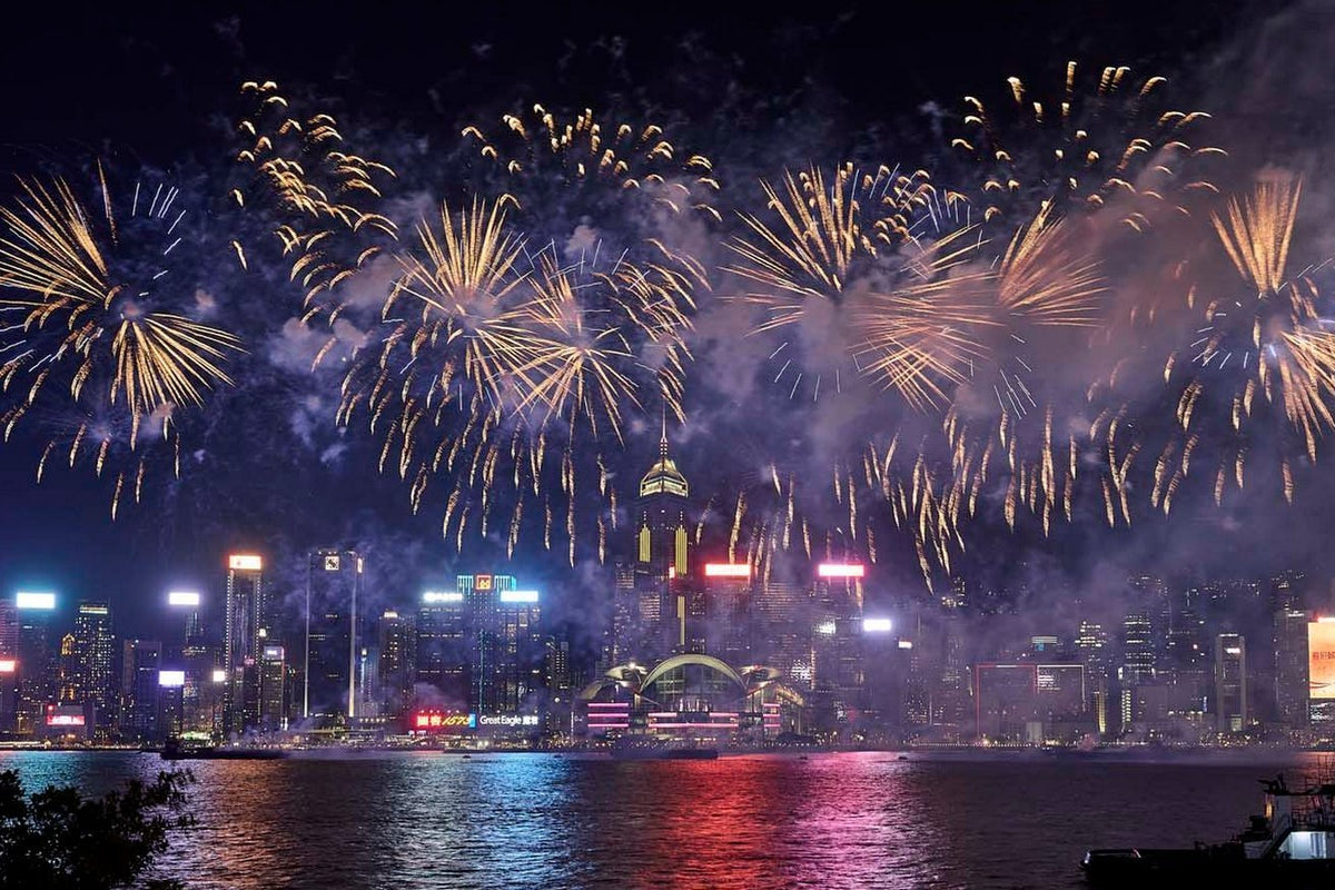 Chinese New Year's Fireworks 2025 - Private Party Space at HUE Dining - Best view in Hong Kong! (10 - 18 persons) 中國新年煙花匯演 最佳維港海景餐廳 HUE 私人包廂 - Woolly Pig Hong Kong